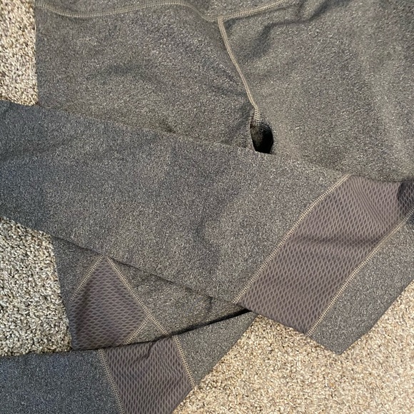 Reebok Yoga Legging Pants Mesh Inserts FREE WITH ANY OTHER PURCHASE! - Picture 3 of 3